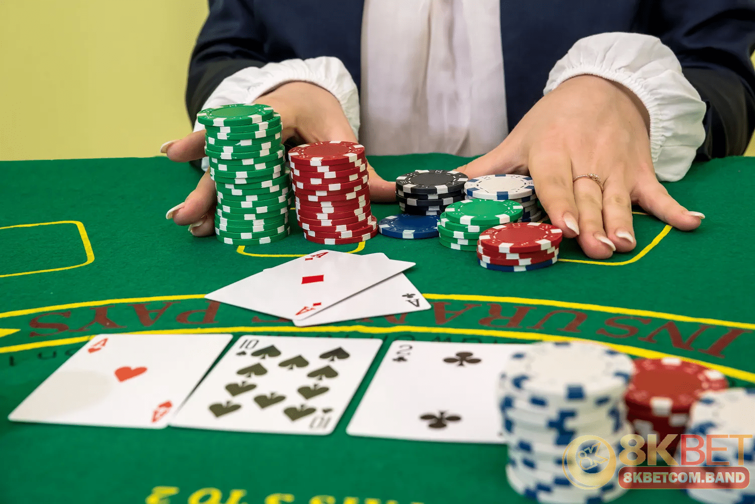 Quy tắc chia bài thứ 3 trong baccarat đúng luật